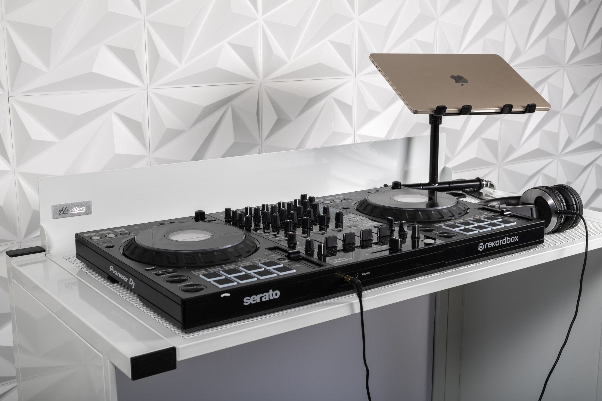 Headliner Solana Portable DJ Booth (White) gallery 13
