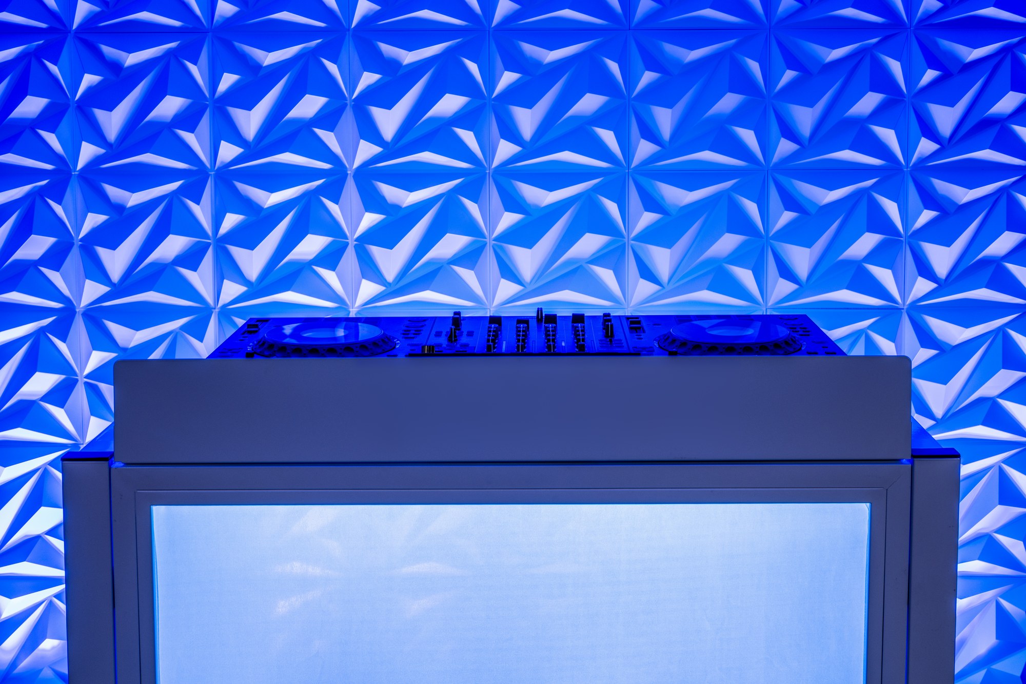 Headliner Solana Portable DJ Booth (White) gallery 16